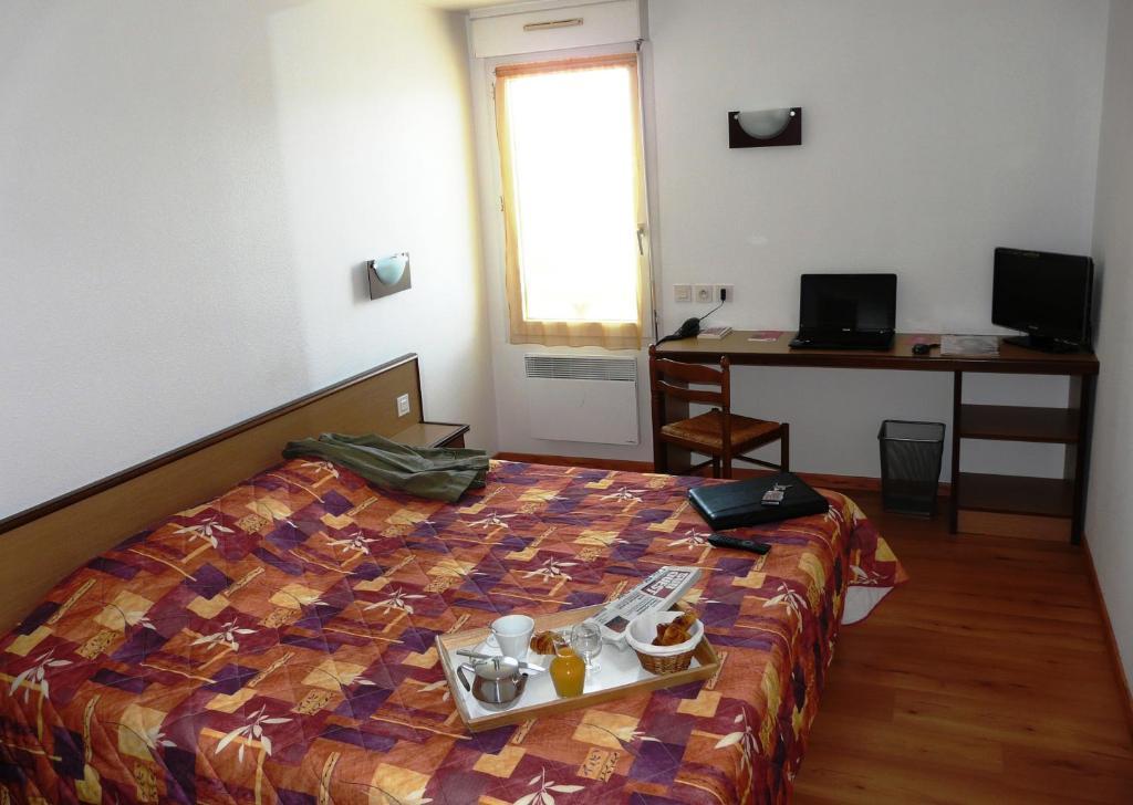 Hotel Carre Pau Airport Serres-Castet